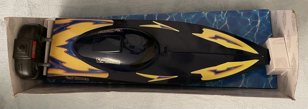 Toy R Us Fast Lane Sea Runner Radio Controlled RC Boat with Remote